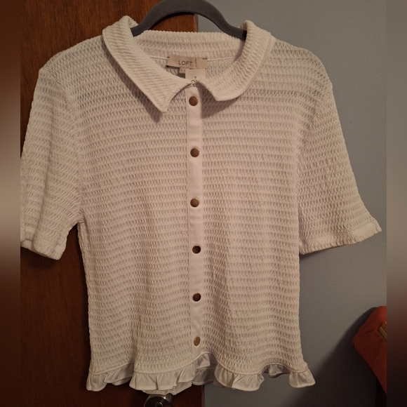LOFT Tops - LOFT NWT Women's White Smocked Textured Ruffle Hem Collared Top Size XL